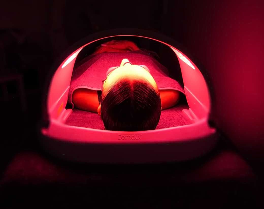 Dermalux LED-Lichttherapie Düsseldorf – I ME MINE Ästhetik