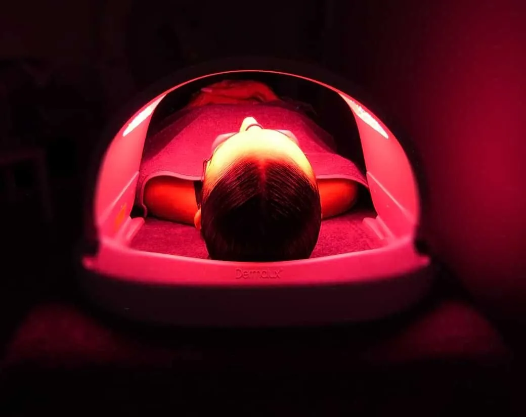 Dermalux LED-Lichttherapie Düsseldorf – I ME MINE Ästhetik